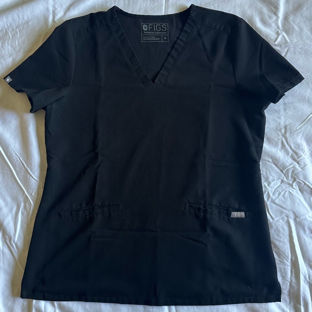FIGS Casma Three-Pocket Black Scrub Top